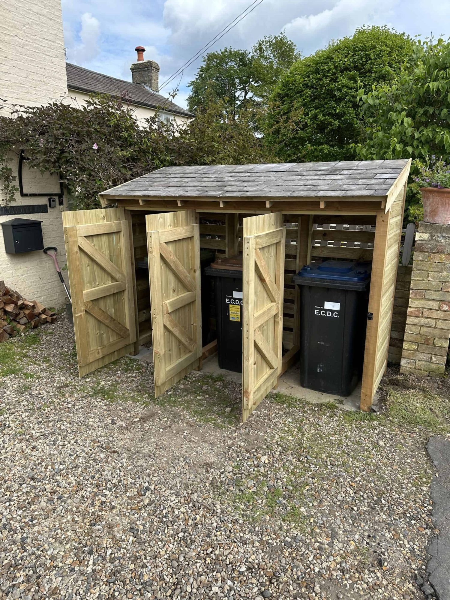 3 Bay Bin Store With Doors - Image 3