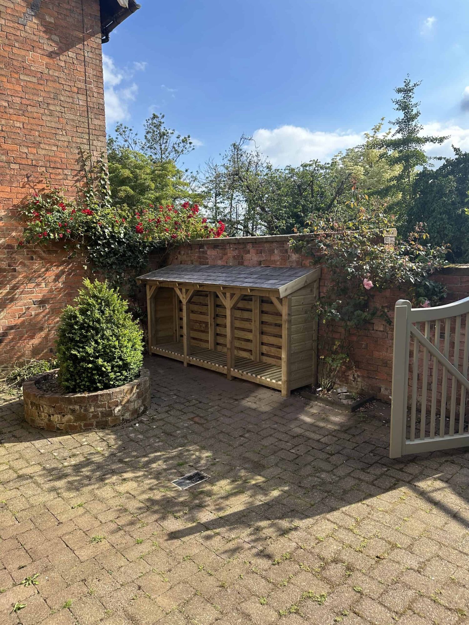 Bertie - Slate Roof Log Store - Image 3