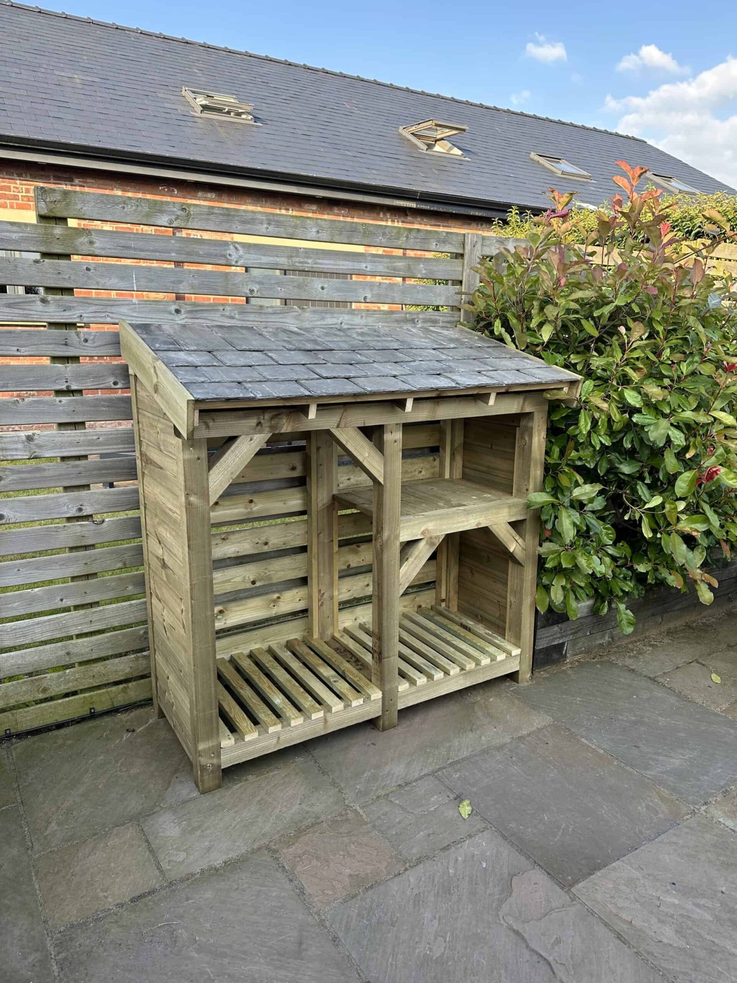 Doreen - Slate Roof Log Store