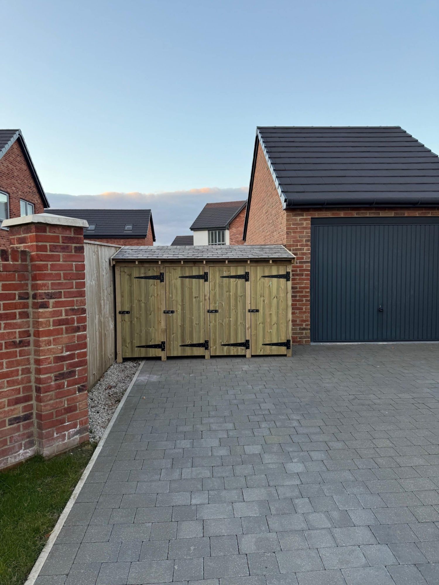 4 Bay Bin Store With Doors - Image 4