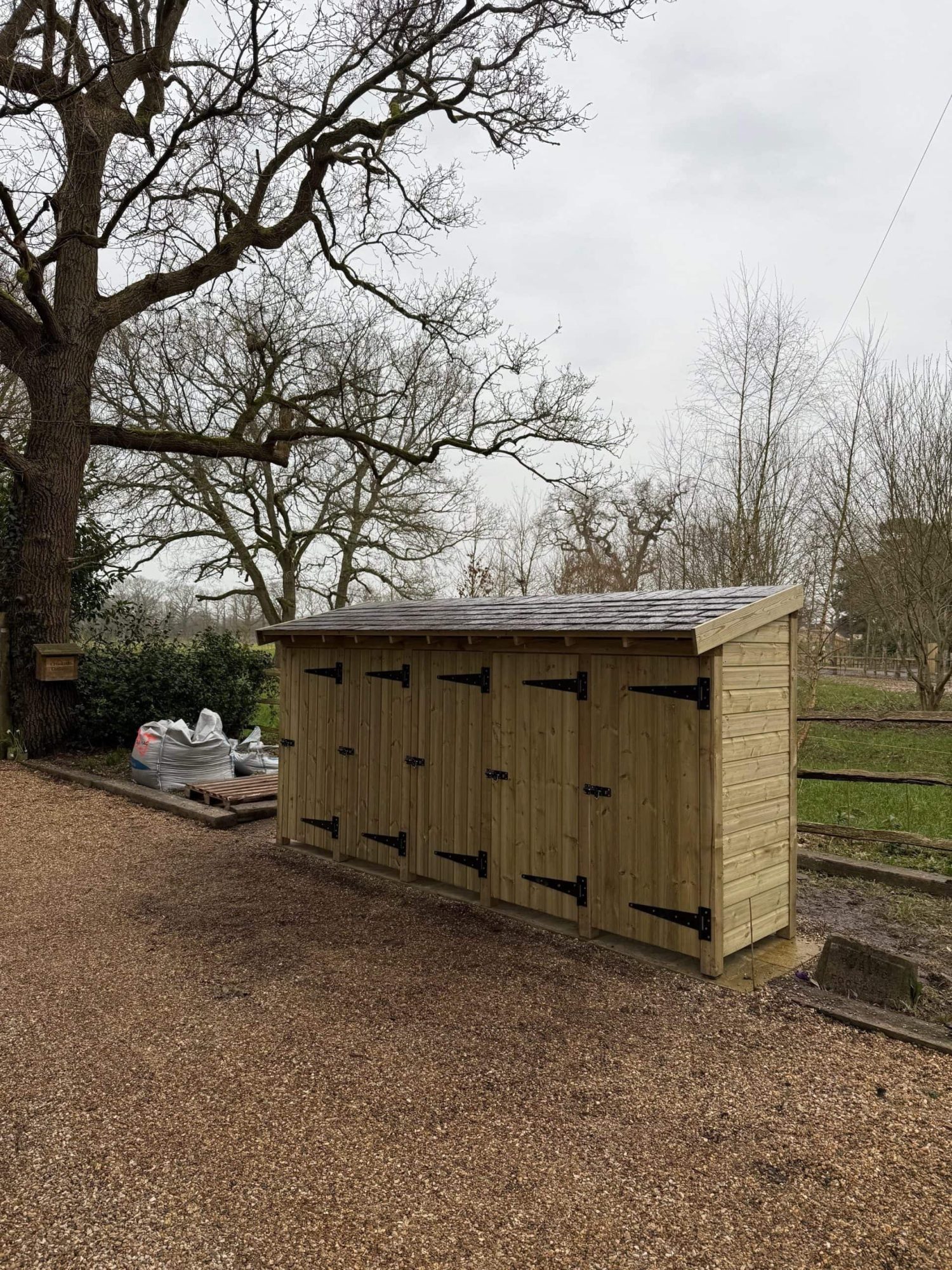 5 Bay Bin Store With Doors - Image 2