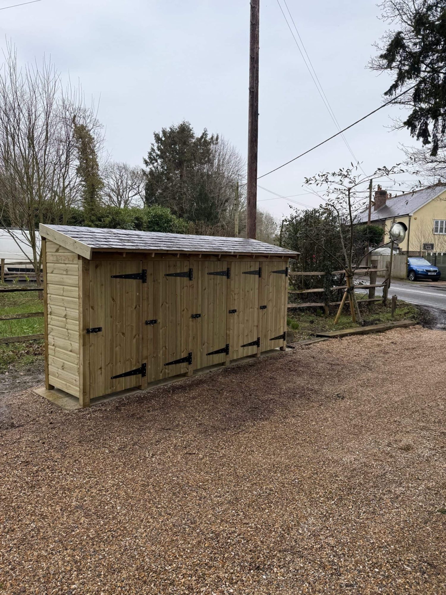 5 bay bin store with Doors